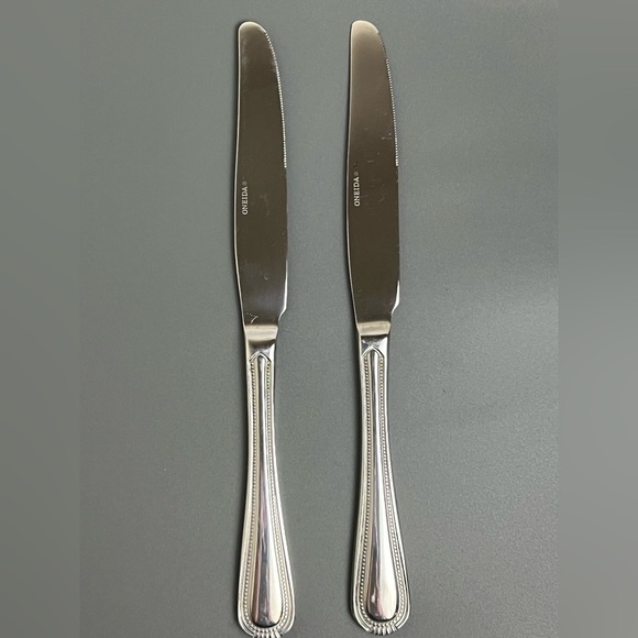 Oneida Countless Stainless 2 Dinner Knives Beaded Glossy Flatware E51N - Picture 2 of 9